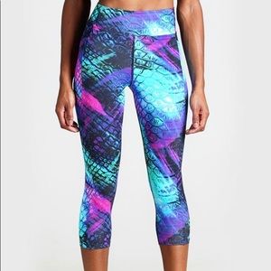 Dona Jo Dragon Capri Leggings